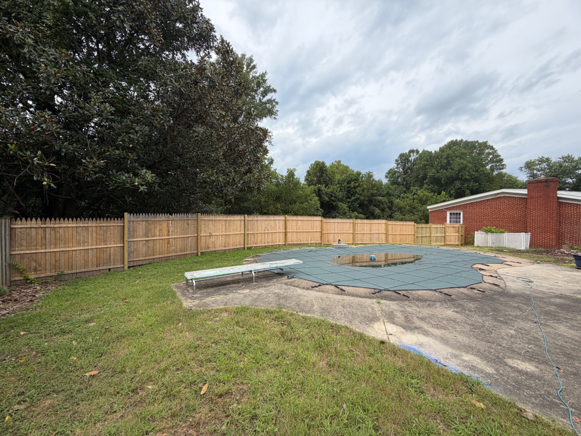 We installed 6’x8’ panel style fencing